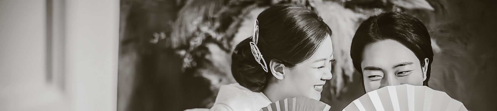 フォトウェディング専門のブライダルフォトスタジオLUXE MATSUYAMA – リュクス松山の新郎新婦の白無垢と紋付袴での前撮りのイメージカット